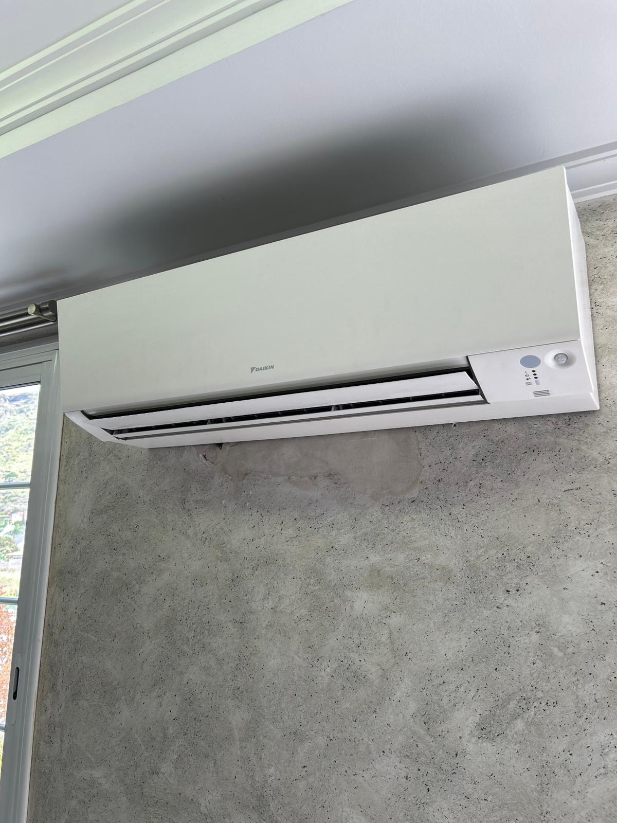 Instalación de aire acondicionado split en vivienda en Tenerife